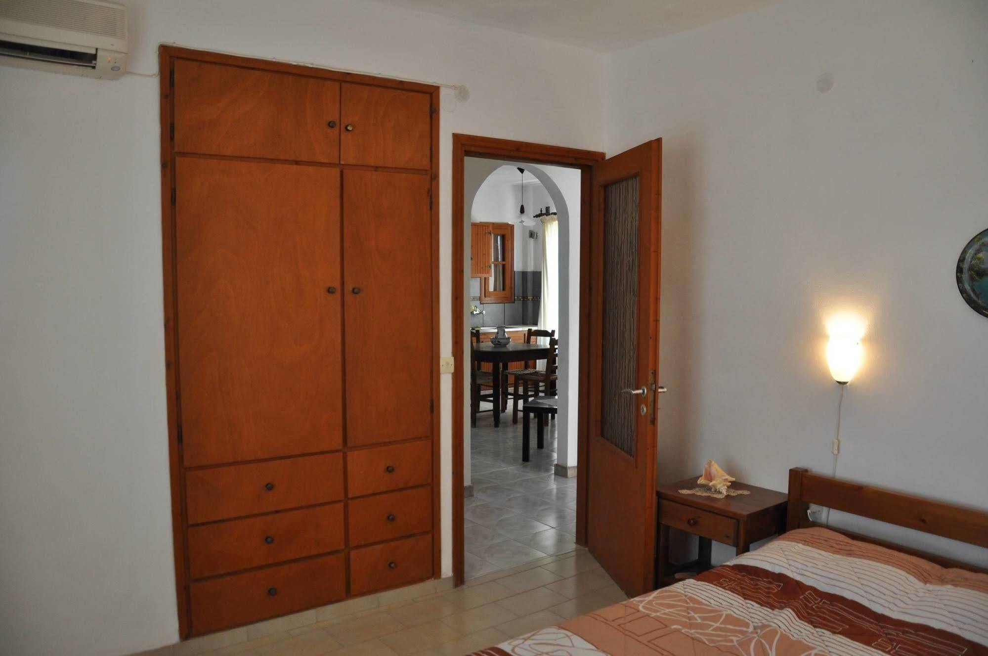 Michalis Apartments Near The Beaches With Sea View Páros Exteriér fotografie